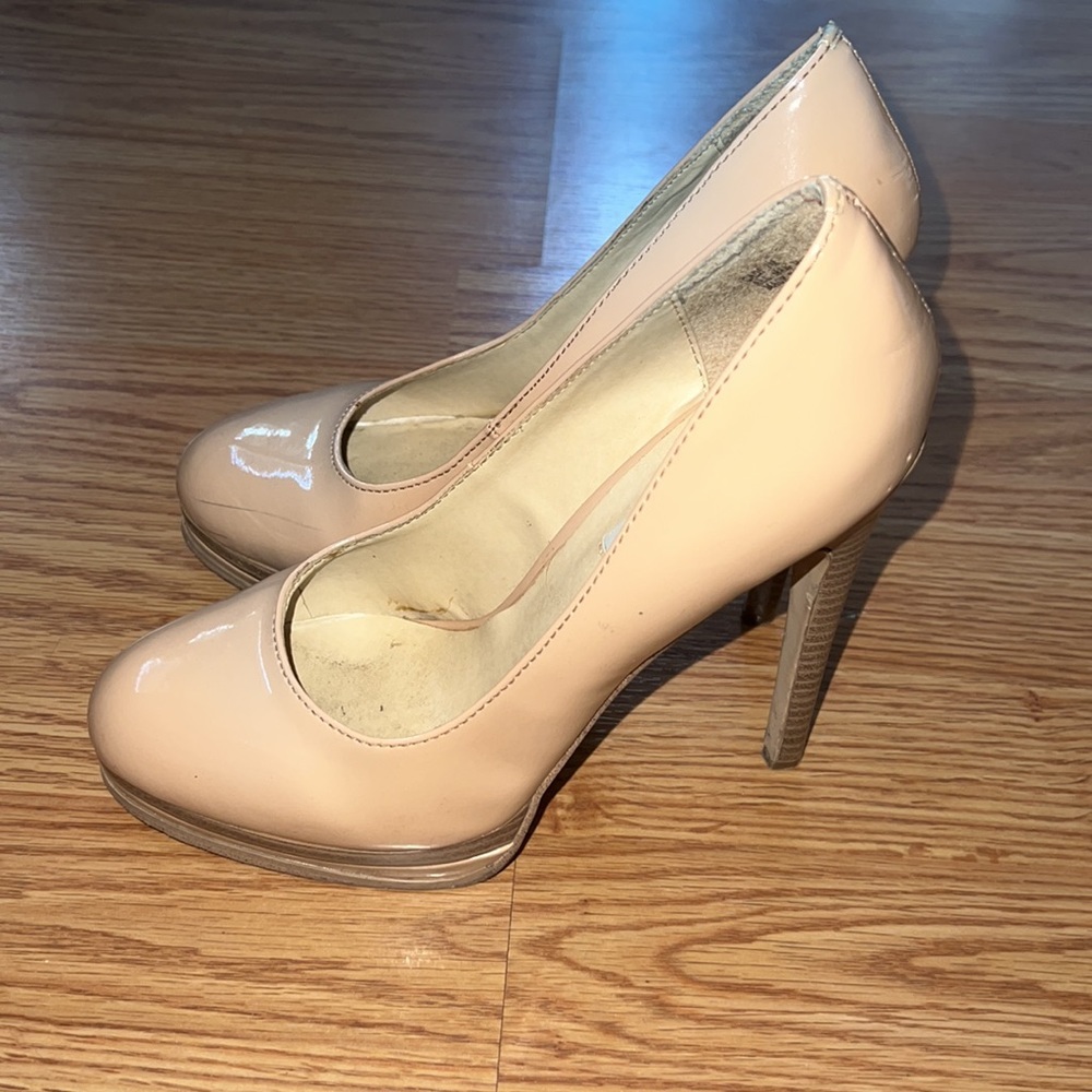 Biege Pumps - Picture 2 of 3